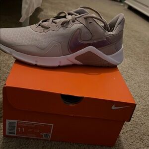 Nike Women's Gray Athletic Shoes